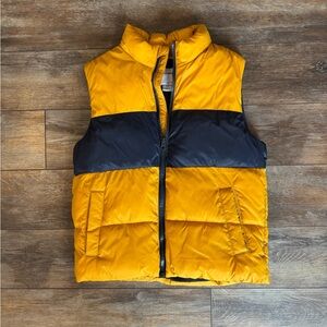 Old Navy Puffer Vest, Size Medium